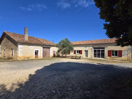 propriété entourée par son terrain de 3ha!