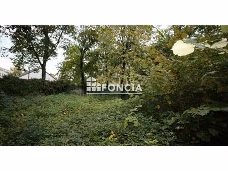 terrain constructible à 6 minutes à pied du rer b robinson