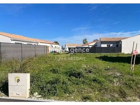 terrain 348 m² semussac