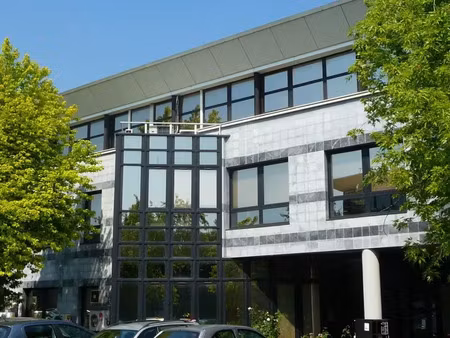 bureaux à vendre à gennevilliers - parfait état avec extérieur privatif et parkings - au p