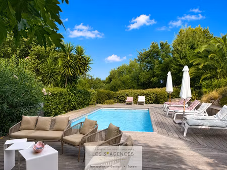 propriété avec maison /studio / piscine