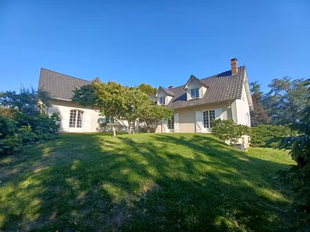 grande maison familiale d'env 257m2 hab  8 pièces  sur parc