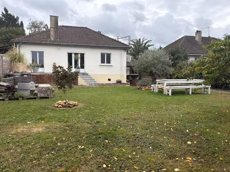 pavillon traditionnel élevé sur vide sanitaire