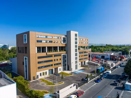 locaux d'activité neufs - proximité de paris et de l'a 86 - quartier dynamique pour les pm