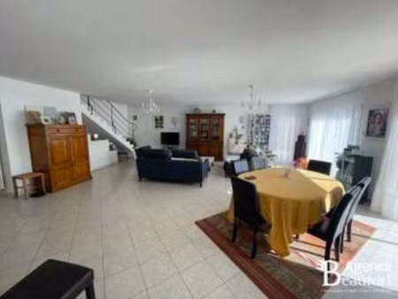 vente maison à saint-gilles-croix-de-vie (85800) : à vendre / 206m² saint-gilles-croix-de-