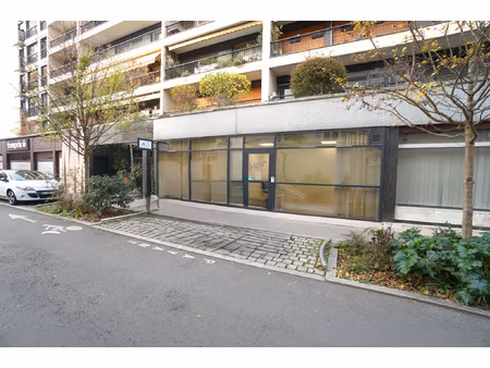 local professionnel 78 m2 avec parking  proche métro