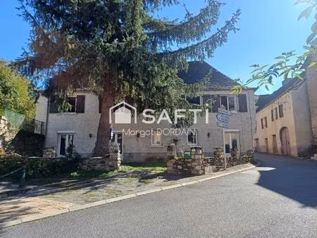 idéalement située au cœur du village médiéval de prévinquières à 10km de lanuéjouls et rie