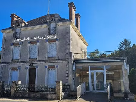 ensemble d'une ancienne maison bourgeoise des années 1900 et d'un local commercial à resta