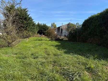 terrain d'environ 1075 m2 dans un quartier calme de la chapelle des pots.