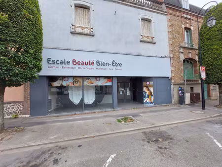 local commercial dreux 750 m2