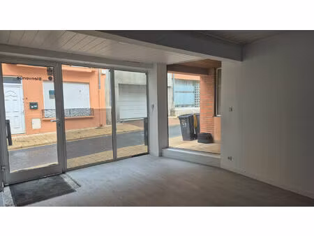 location local commercial