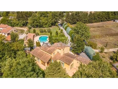 villa et grandes dépendances  terrain 4000m2