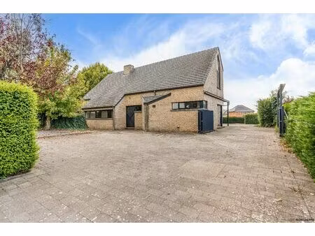 ruime gezinswoning met 3 slaapkamers