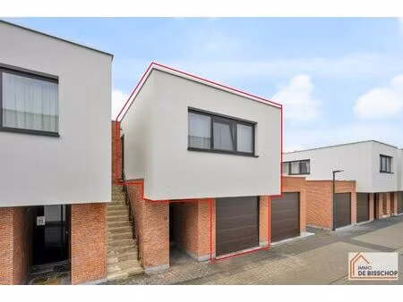 recente  instapklare woning met groot terras en garage