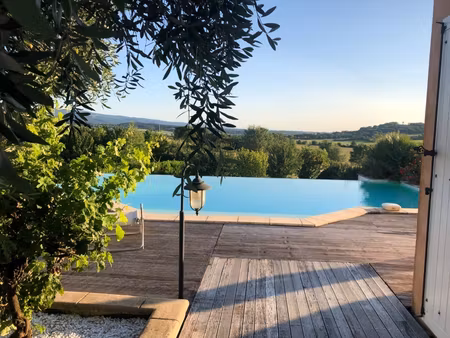 villa independante 230 m2   avec terrasse et piscine