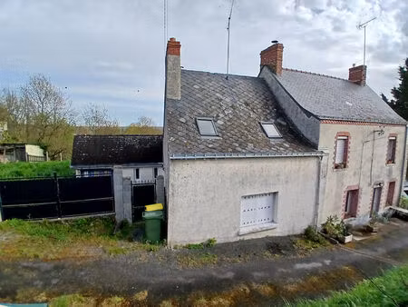 opportunité maison centre bourg de saint julien de vouvantes.