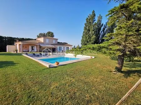 superbe villa t6 au calme avec piscine et garage entre sauveterre & roquemaure
