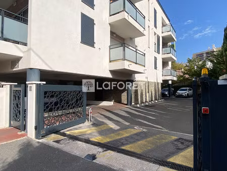 parking la garde à louer