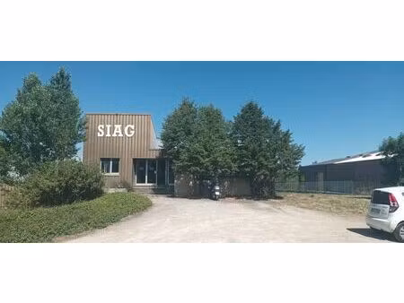 location local d'activités 950m2 rodez 12000 - 3492 € - surface privée