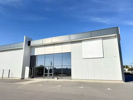 local à louer 1150 m2 plougoumelen