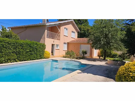 maison avec piscine à villeneuve/lot proche écoles  lycées et commodités