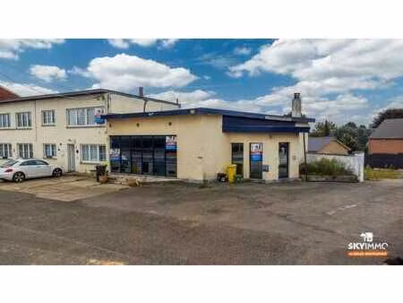 belle salle commerciale a oreye avec terrasse et parking