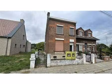 sous option - plus de visite - maison 3 façades à rénover +