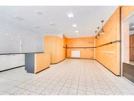 commerce/bureau de 52m² dans le centre de waremme