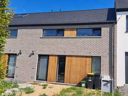 nouvelle construction 2024  3 chambres avec jardin.