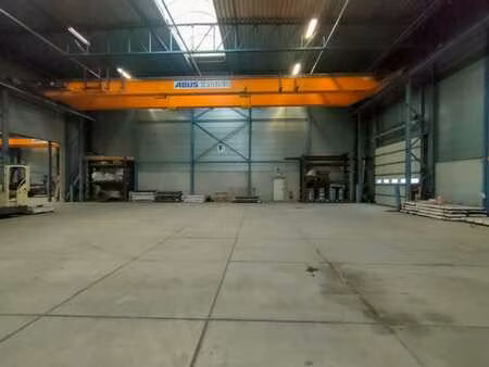 atelier - logistique | 1950 m² - 2 portes sectionnelles