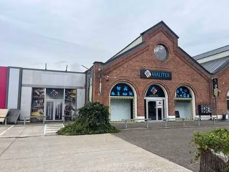278 m² commerciële ruimte met 168 m² opslagruimte in dend...