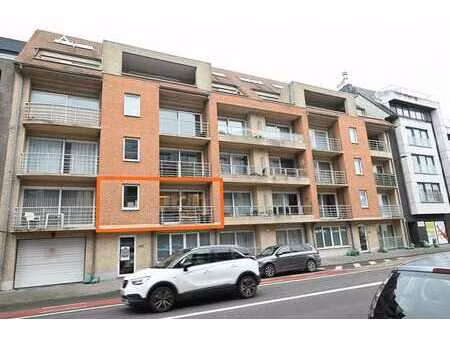 recent (2006) app met terras & autostaanplaats!