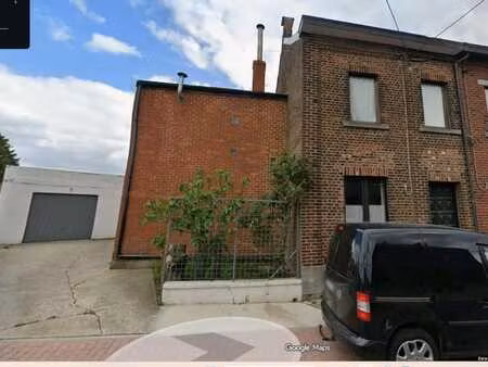 maison d'habitation avec dépendances  cour et garage
