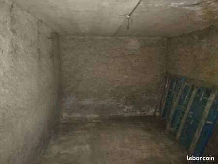 a louer : espace de stockage (cave) 10m² - 11 rue de vizille (marché de l'estacade)