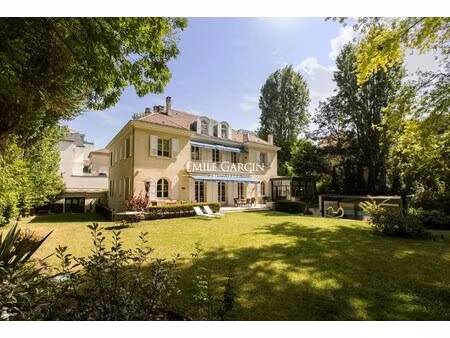 maison de luxe à vendre dans le quartier saint james-général koenig