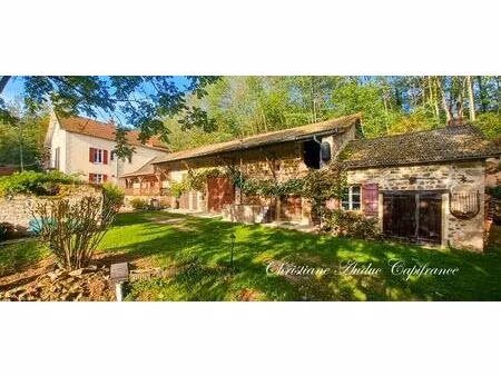 entre cluny et charolles  ensemble immobilier avec 3 gîtes  d'une surface de 190 m²  sur..