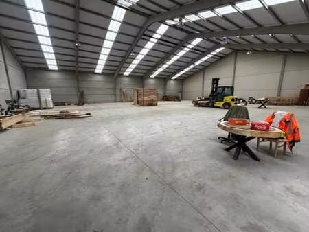 entrepôt de 780 m² à louer