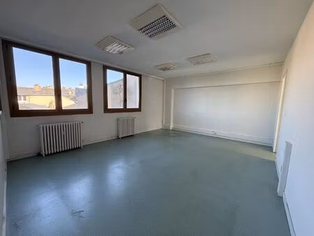 vente bureau 12 pièces 181 m² poitiers (86000)