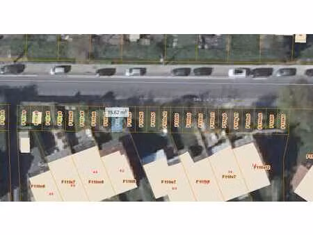 terrain à bâtir de 16m² pour la construction d'un parking ou