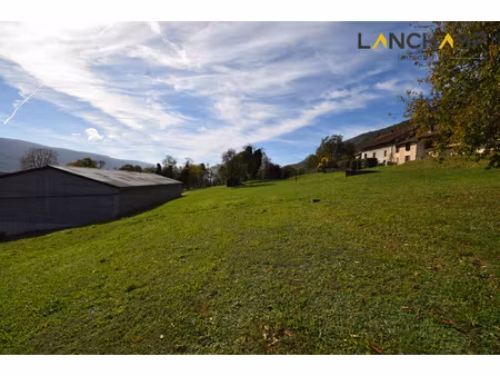 grande parcelle de terrain à bâtir