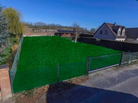 terrain à bâtir : calme  espace et potentiel unique