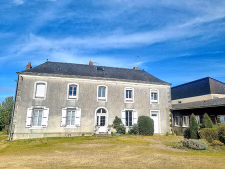 vente immeuble 33 pièces  815.00m²  les hauts d'anjou