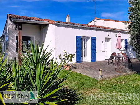 charmante maison à vendre à saint romain de benet !