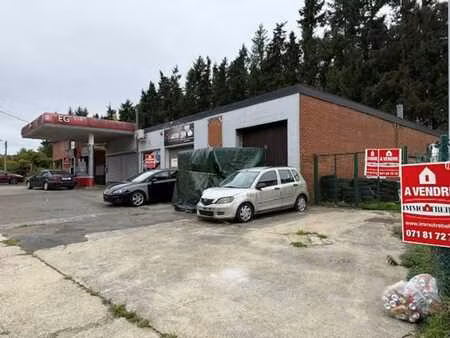 ensemble immobilier avec pompe essence et garage
