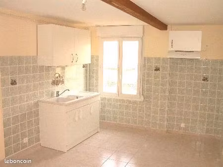 beau t2bis lumineux et calme en plein centre de joinville – vue canal