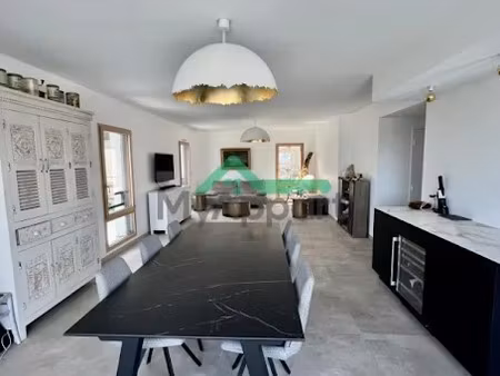 location meublée appartement 4 pièces 116 m² à saint-cyr-au-mont-d'or (69450)  3 000 €
