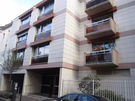 location parking à chatou (78400)  110 €