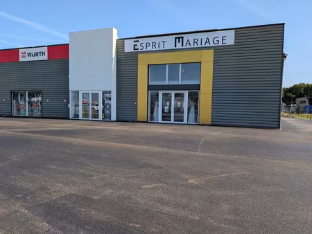 location locaux professionnels 0 pièces 170 m² à les herbiers (85500)  1 400 €
