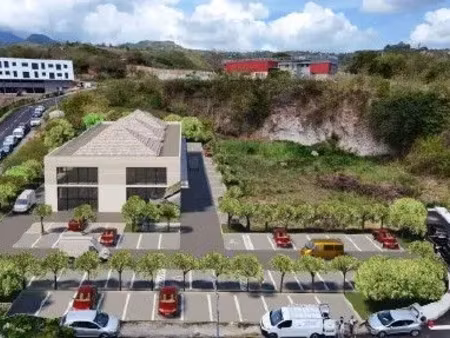 location locaux professionnels à case pilote (97222)  4 160 €