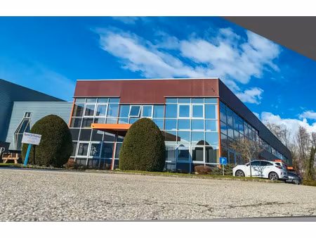 local d'activités d'environ 1200 m² à challes-les-eaux